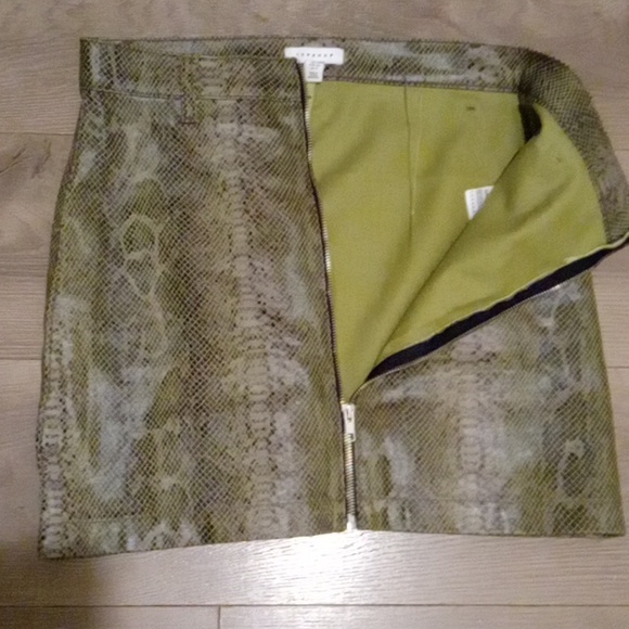 TOPSHOP-  Snakeskin Faux Leather Mini Skirt-8 - Picture 8 of 13